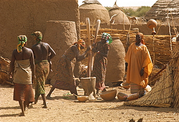 Women pounding millet at Abalak, Niger, Africa