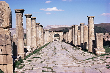 Main street and arch from the capitol, Roman site of Djemila, UNESCO World Heritage Site, Algeria, North Africa, Africa