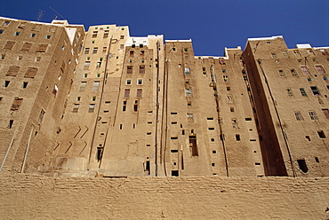 Backs of tall mud brick houses showing holes in the wall for toilets, the walled city of Shibam, UNESCO World Heritage Site, Wadi Hadramaut, south Yemen, Middle East