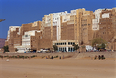 Backs of the tall mud brick houses on the south side of the walled city of Shibam, UNESCO World Heritage Site, in the Wadi Hadramaut, south Yemen, Middle East