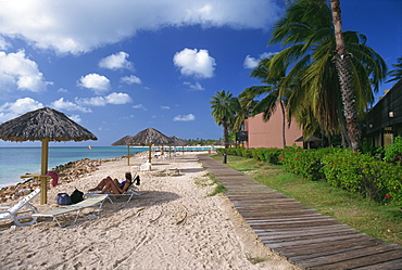 Tourists on beach at the Tamarijn Beach Resort, Aruba, West Indies, Caribbean, Central America