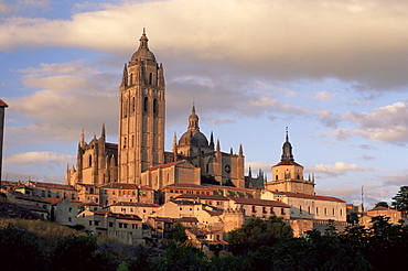 Last rays of light on the cathedral, Segovia, Castilla y Leon, Spain, Europe