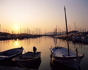 The harbour at sunrise, Puerto Pollensa, Mallorca (Majorca), Balearic Islands, Spain, Mediterranean, Europe