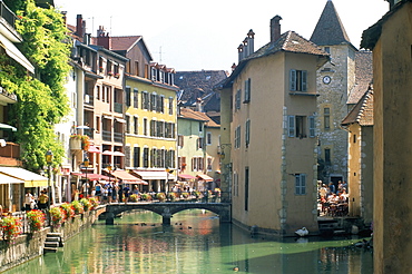 Footbridge over the Thiou River, Annecy, Haute-Savoie, Rhone-Alpes, France, Europe