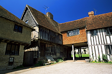 Timbered Tudor cottages overlooking Leicester Square, Penshurst, Kent, England, United Kingdom (U.K.), Europe