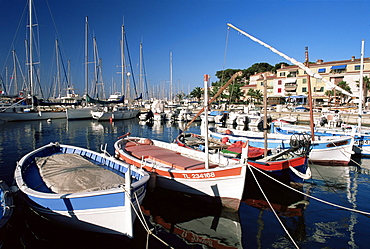 Fishing boats in the harbour, Sanary-sur-Mer, Var, Cote d'Azur, Provence, France, Mediterranean, Europe