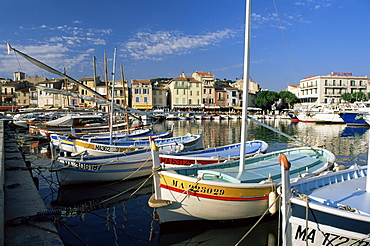 View across the harbour in the evening, Cassis, Bouches-du-Rhone, Provence, France, Mediterranean, Europe