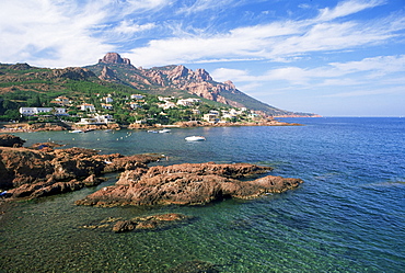 View across the bay to the village and Pic du Cap Roux, Antheor, Corniche de l'Esterel, Var, Cote d'Azur, Provence, France, Mediterranean, Europe