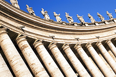 Gian Lorenzo Bernini's 17th century colonnade and statues of saints, Piazza San Pietro, St. Peter's, Vatican City, Rome, Lazio, Italy, Europe