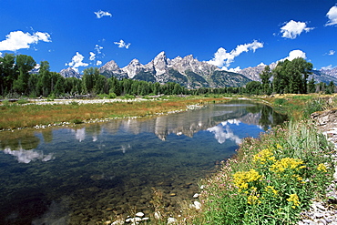 View from Schwabacher's Landing across the Snake River to the Teton Range, Grand Teton National Park, Wyoming, United States of America, North America