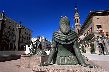 Bronze figures part of the Goya Monumnet, Plaza del Pilar, Zaragoza, Aragon, Spain, Europe