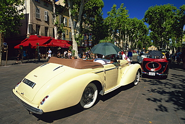 Alpes Retro vintage car rally, Cours Mirabeau, Aix-en-Provence, Bouches-du-Rhone, Provence, France, Europe