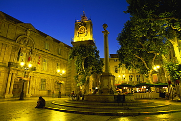 Place de l'Hotel de Ville after dark, Aix-en-Provence, Bouches-du-Rhone, Provence, France, Europe