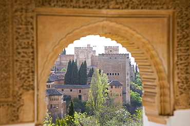 View to the Alhambra through arch in gardens of the Generalife, UNESCO World Heritage Site, Granada, Andalucia (Andalusia), Spain, Europe