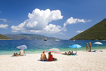 Holidaymakers on Antisamos Beach, Sami, Kefalonia (Kefallonia) (Cephalonia), Ionian Islands, Greek Islands, Greece, Europe