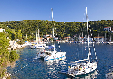 Yachts at anchor in the pretty harbour, Kioni, Ithaca (Ithaki), Ionian Islands, Greek Islands, Greece, Europe