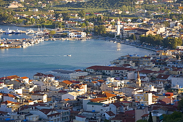 View over rooftops to the picturesque harbour, Zakynthos Town, Zakynthos (Zante) (Zakinthos), Ionian Islands, Greek Islands, Greece, Europe