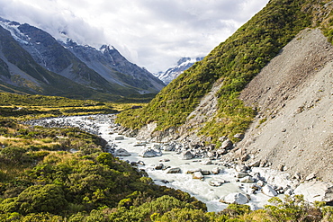 View up the Hooker Valley, Aoraki (Mount Cook) National Park, UNESCO World Heritage Site, Mackenzie district, Canterbury, South Island, New Zealand, Pacific