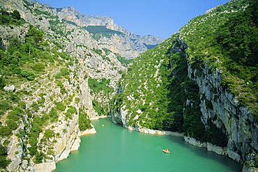 Small boats in the river, Grand Canyon du Verdon (Gorges du Verdon), Alpes-de-Haute Provence, Provence, France, Europe