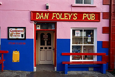 Pub near Dingle, County Kerry, Munster, Eire (Republic of Ireland), Europe