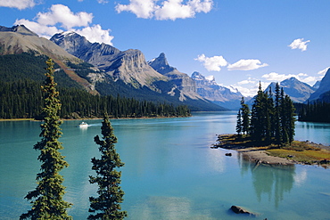 Maligne Lake, Rocky Mountains, Alberta, Canada