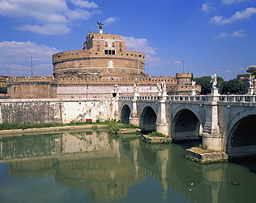 The Ponte S Angelo over the River Tevere and the Castel S Angelo in Rome, Lazio, Italy, Europe