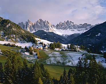 St. Magdalena and Geisslerspitzen, 3060m, Val de Funes, Dolomites mountains, Trentino-Alto Adige, South Tirol (Tyrol), Italy, Europe