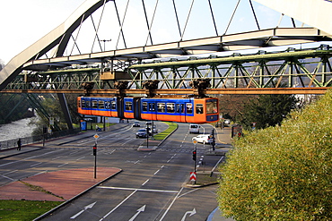 Overhead railway, Wuppertal, North Rhine-Westphalia, Germany, Europe