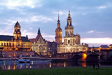 River Elbe, skyline with Bruhlsche Terrasse, Hofkirche and Palace, Dresden, Saxony, Germany, Europe