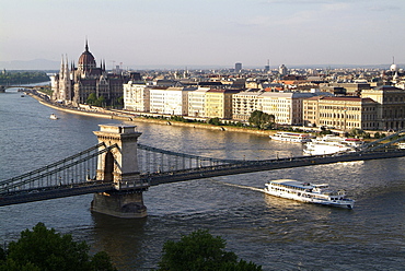 Chain Bridge, River Danube and Parliament Building, Budapest, Hungary, Europe