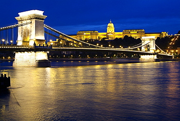 Royal Palace, River Danube and Chain Bridge, Budapest, Hungary, Europe