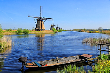 Windmill in Kinderdijk, UNESCO World Heritage Site, South Holland, Netherlands, Europe