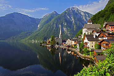 Town of Hallstatt, UNESCO World Heritage Site, on Lake Hallstatt, Salzkammergut, Upper Austria, Austria, Europe