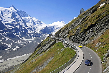 Grossglockner High Alpine Road at Emperor Franz Joseph Height (Kaiser-Franz-Josefs Hohe), 2369m, with Grossglockner Mountain, 3798m, Carinthia, Austria, Europe