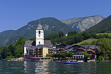 Pilgrimage Church and Hotel Weisses Roessl, St. Wolfgang, Lake Wolfgang, Salzkammergut, Upper Austria, Austria, Europe