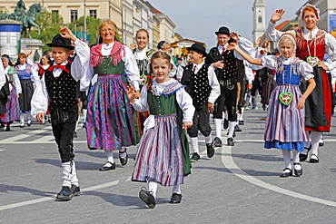 Traditional Costume Parade on occasion of the Oktoberfest, Munich, Upper Bavaria, Bavaria, Germany, Europe