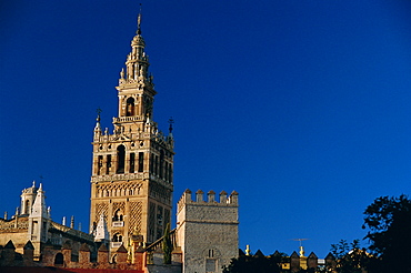 The Giralda (1184-96), Moorish minaret and observatory, Seville (Sevilla), Andalucia (Andalusia), Spain, Europe