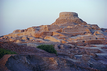 The Citadel with the Buddhist stupa dating from 2nd century AD, from south west, Indus Valley civilization, Mohenjodaro, UNESCO World Heritage Site, Sind (Sindh), Pakistan, Asia