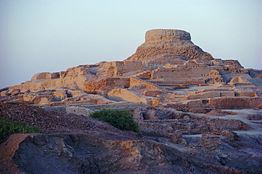 The Citadel with the Buddhist stupa dating from 2nd century AD, from south west, Indus Valley civilization, Mohenjodaro, UNESCO World Heritage Site, Sind (Sindh), Pakistan, Asia