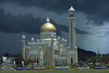 The Sultan Omar Ali Saifuddin Mosque, completed 1958, Bandarseribeg, Brunei, Borneo, Southeast Asia, Asia