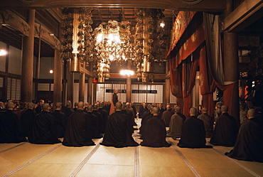 Morning service in Hatto (Dharma Hall), Elheiji Zen Monastery, Japan, Asia