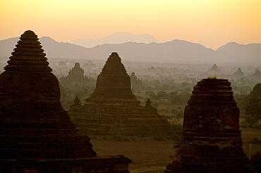 Temples and pagodas at dawn, Bagan (Pagan), Myanmar (Burma), Asia