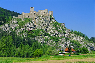 Strecno Castle, Vah Valley, Slovakia, Europe