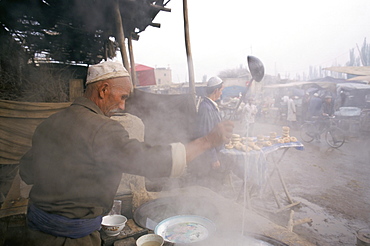 Breakfast soup kitchen, Sunday market, Kashi, Xinjiang, China, Asia