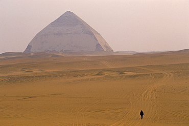 The Bent Pyramid at Dahshur, UNESCO World Heritage Site, Egypt, North Africa, Africa