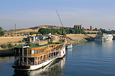 Old style Nile steamer at Kom Ombo, Egypt, North Africa, Africa