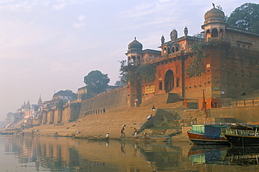 Chet Singh Ghat at dawn, Varanasi (Benares), Uttar Pradesh, India, Asia