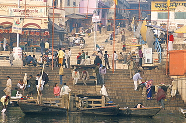 Crowd at Dasashvamedha Ghat, Varanasi (Benares), Uttar Pradesh, India, Asia