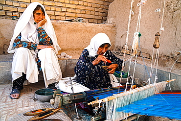 Old women weaving textiles, Varzaneh, Iran, Middle East