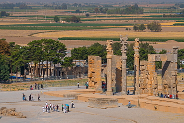 Overview of All Nations Gate and tourist groups setting off on their tours, Persepolis, UNESCO World Heritage Site, Iran, Middle East